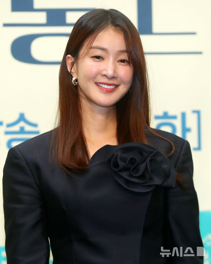 <b>이시영</b>, <b>1억 기부</b>…어린이 환우 치료에 힘