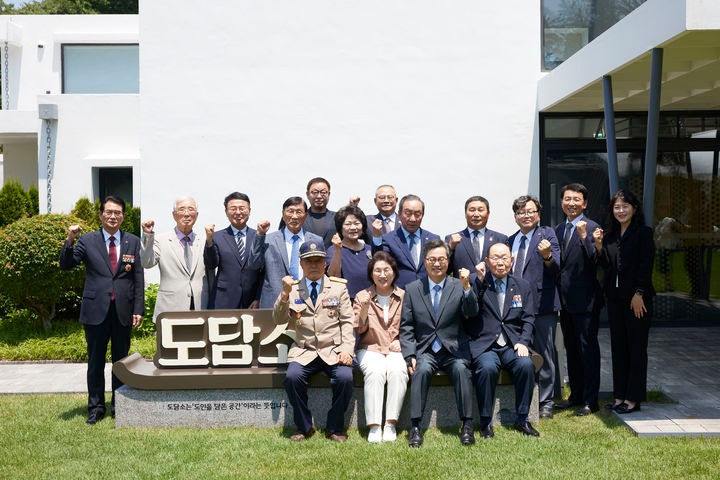 <b>김동연</b>, 13개 <b>보훈</b>단체장 만나 "<b>보훈가족</b> 20만명, <b>예우</b> 대단히 중요"