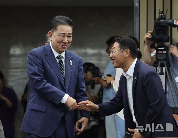 <b>의원총회</b> 참석하는 <b>김병기</b> 원내대표