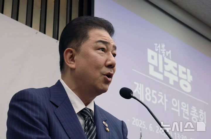 <b>의원총회</b> 발언하는 <b>김병기</b>