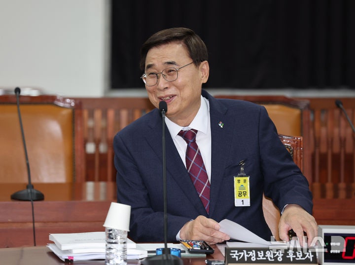 <b>이종석 국정원장</b> "남북 대화 돌파구 여는 데 이바지해야"