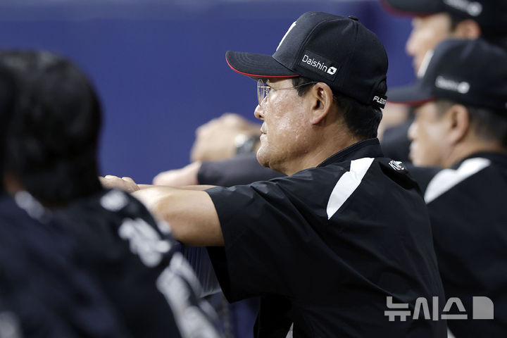 <b>이종범</b> KT 코치, 시즌 중 팀 떠난다…'<b>최강야구</b>' <b>감독</b>으로 <b>합류</b> 예정