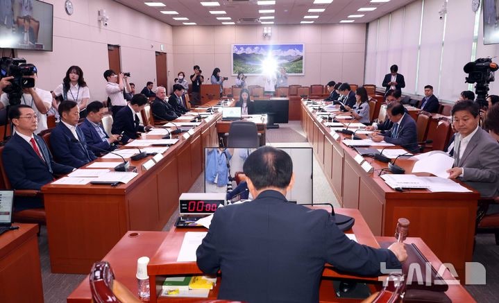 <b>통일부</b> "<b>통일부</b> 명칭 변경, 전반적 상황 고려해 검토 계획"