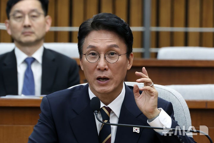 검찰, <b>김민석 재산의혹</b> 고발사건 경찰 이송…"직접수사 개시 자제"