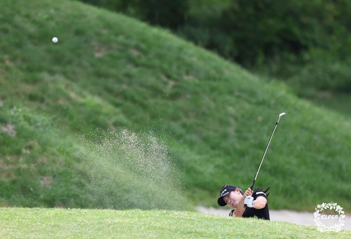 '신들린 버디쇼' 고지우, KLPGA <b>맥콜</b>·<b>모나 용평 오픈</b> 첫날 선두