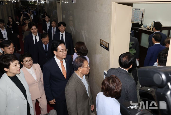 국힘, 의장실 항의 방문…"與 <b>상임위원장 선출 강행</b>, 본회의 참석 곤란...