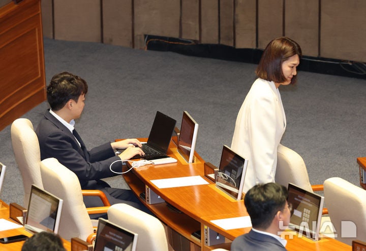 신임 국회<b>의원</b> 인사서 <b>이준석 징계 촉구</b>한 <b>손솔</b>