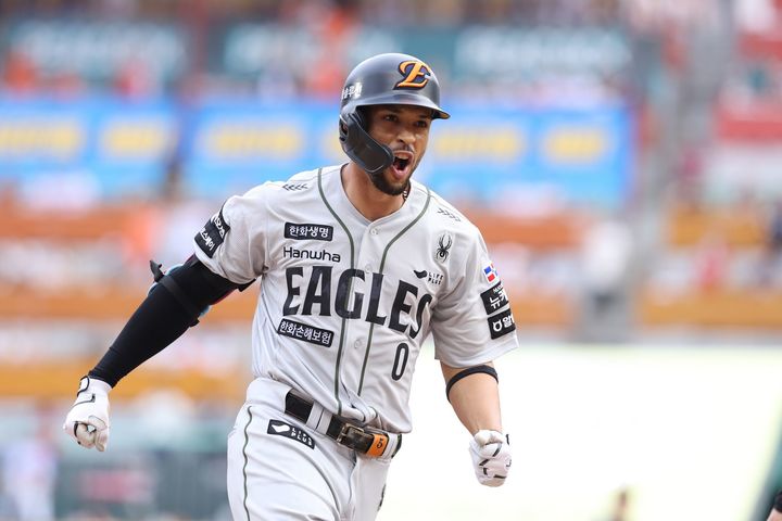 <b>한화</b>, '김강민 은퇴식' SSG 5-2로 제압…폰세 11승·<b>리베라토</b> 첫 <b>홈런</b>