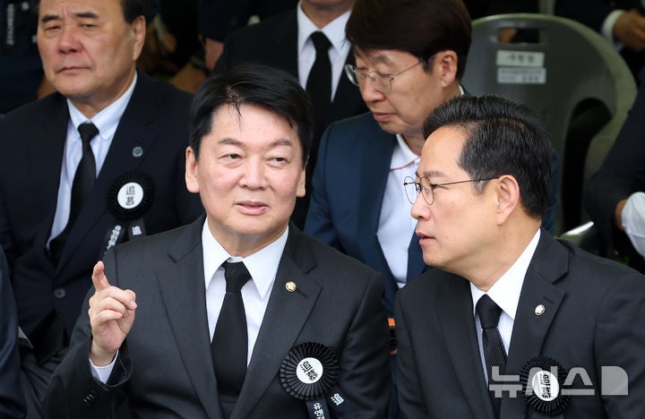 <b>안철수</b>, 李 <b>김경수</b> 위촉에 "국민 속여 실형 산 인물이 공직에 복귀한 것...