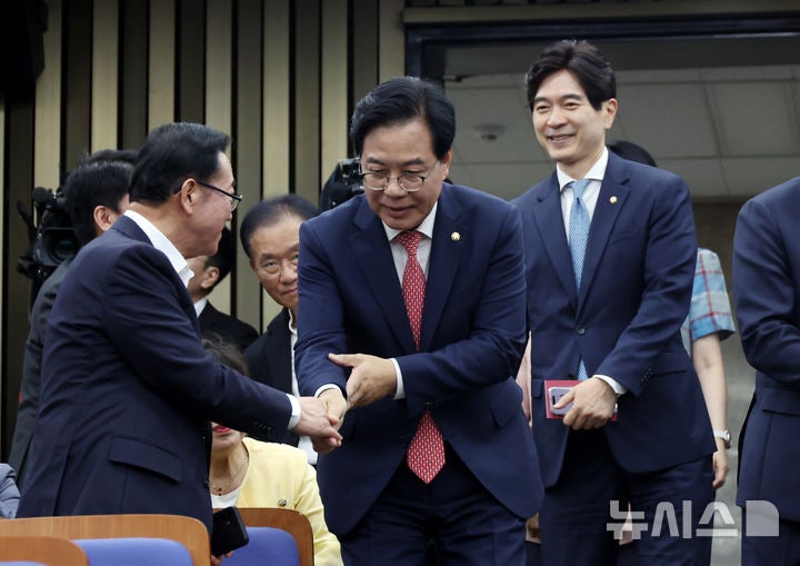 <b>송언석</b>, 국힘 <b>비대위원장</b> 겸임…<b>비대</b>위원 박덕흠·조은희·김대식 내정...