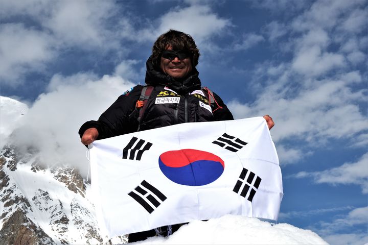 대한민국 <b>스포츠영웅</b> 고 <b>김홍빈</b> 평전 발간