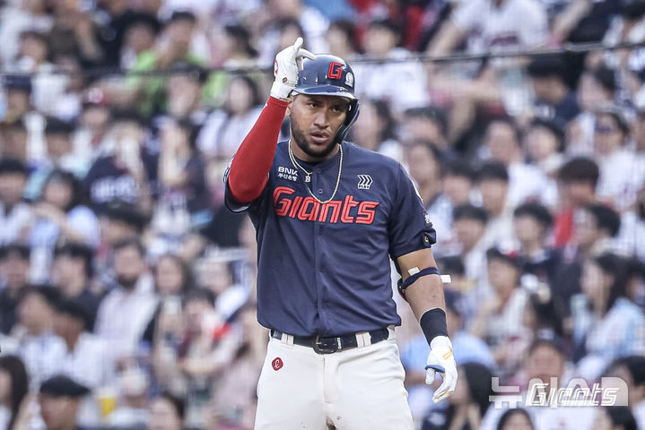 KBO, <b>6월</b> 월간 <b>MVP</b> 후보 발표…NC 박민우·데이비슨 집안싸움