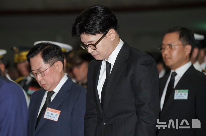 한동훈 "李<b>대통령</b>, 중국 <b>전승절 불참</b>하는 게 국익에 맞아"