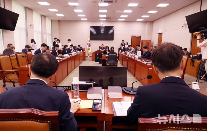 '<b>3% 룰</b>' 포함 <b>상법 개정안</b>, 국회 법사위 소위 통과(종합)