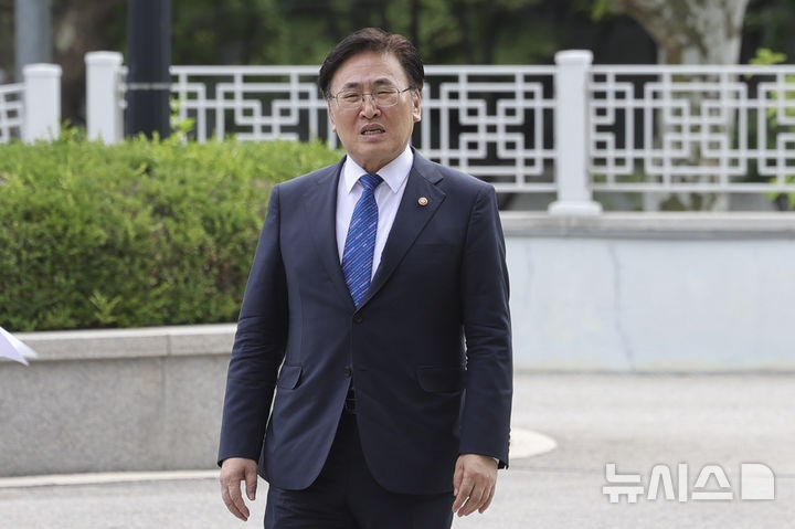 '계엄 국무회의 불참' 유상임 과기부 장관, <b>내란</b>특검 출석