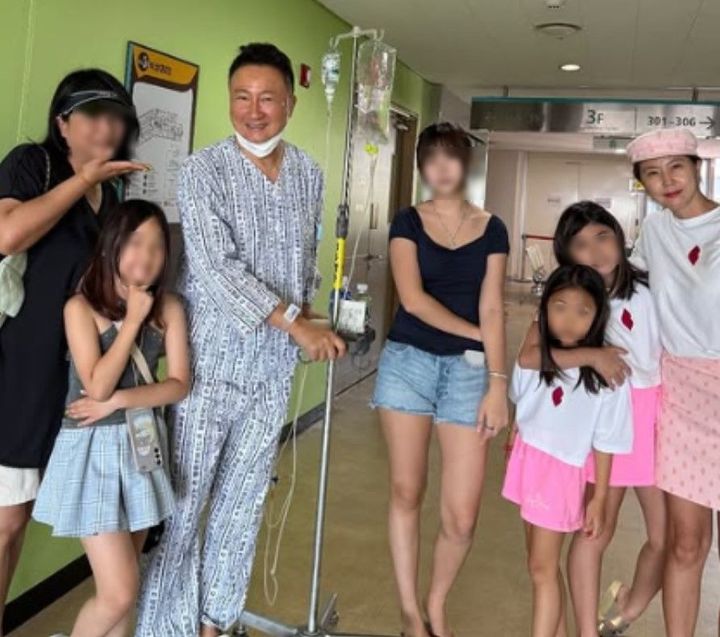 '<b>응급 수술</b>' <b>주영훈</b> <b>회복</b> 중…이윤미·세 딸과 방긋