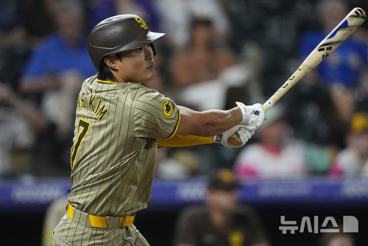'어깨 부상' <b>김하성</b>, <b>MLB</b> 로스터 등록…빅리그 <b>복귀</b> 눈앞