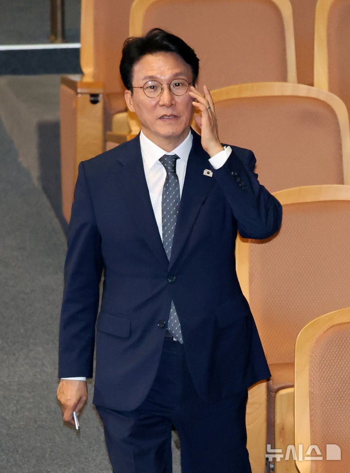 <b>김민석 국무총리</b> 첫 일정 <b>농민단체 면담</b>…오후 현충원 참배·국회의장 ...