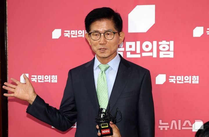 <b>김문수</b> "<b>전당대회</b>, 나간다 안나간다 할 위치 아냐" [뉴시스Pic]