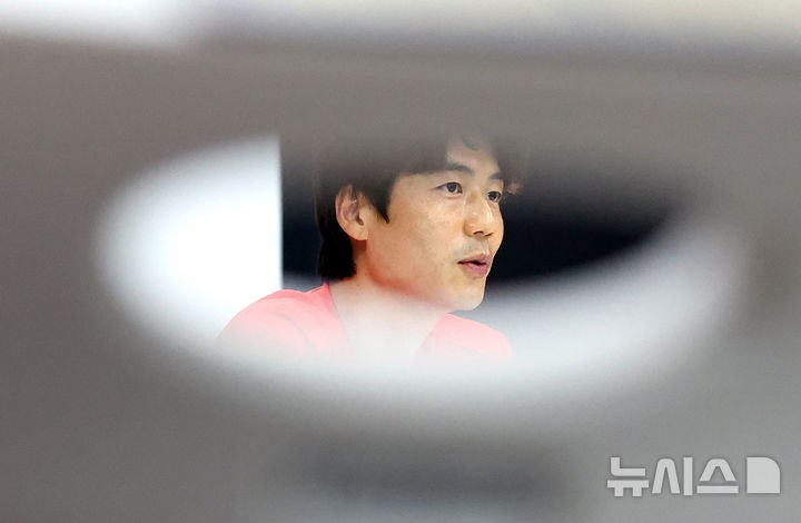 인터뷰하는 <b>포항 스틸러스 기성용</b>