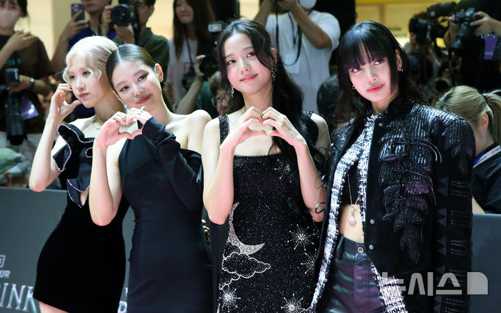 <b>블랙핑크</b>, <b>신곡</b> 제목은 '뛰어'…고양 <b>콘서트</b>서 최초 공개