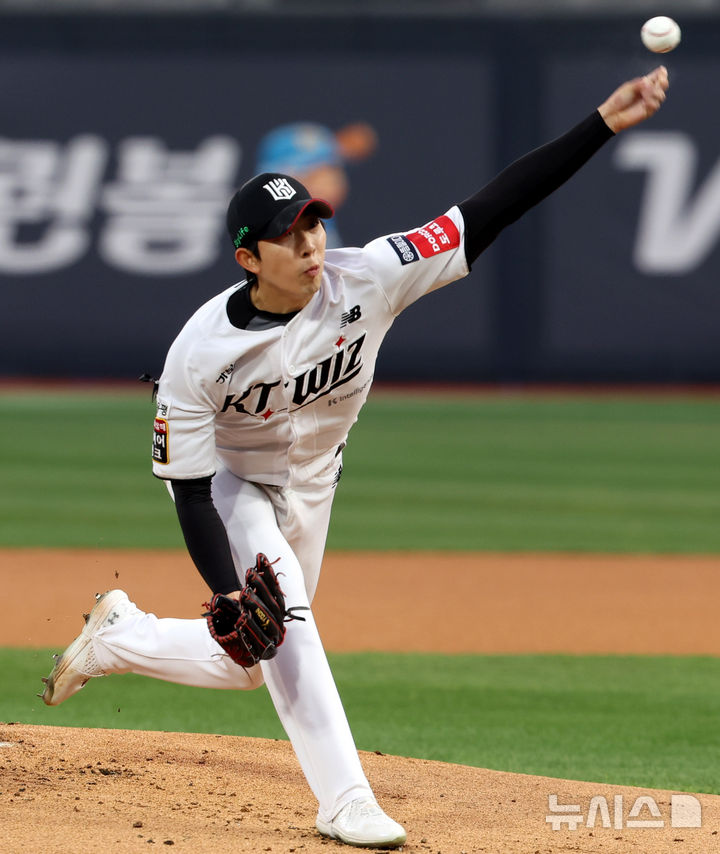 '화려한 전반기' <b>한화 폰세</b>, 휴식 취하며 후반기 준비…KT 오원석도 쉬어...