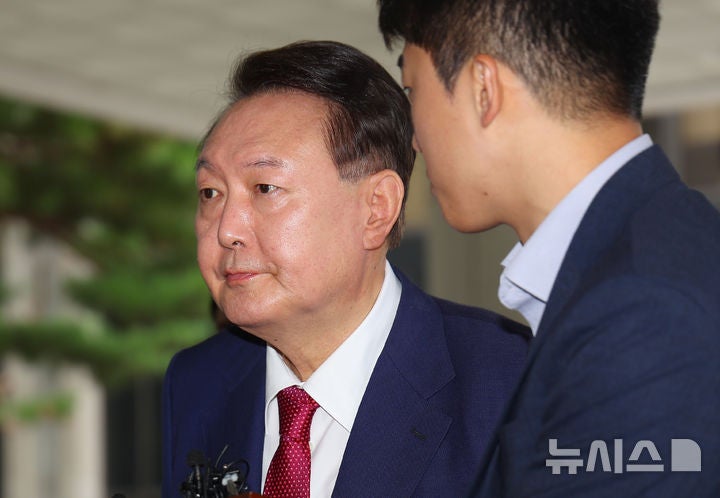 내란특검, 尹 2차 <b>조사</b>…"<b>체포저지</b>부터 <b>조사</b>…추가 소환 가능성도"(종합...