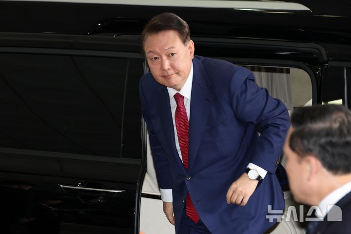 내란<b>특검</b>, <b>윤석열</b> 2차 대면조사 시작…체포저지부터 외환까지