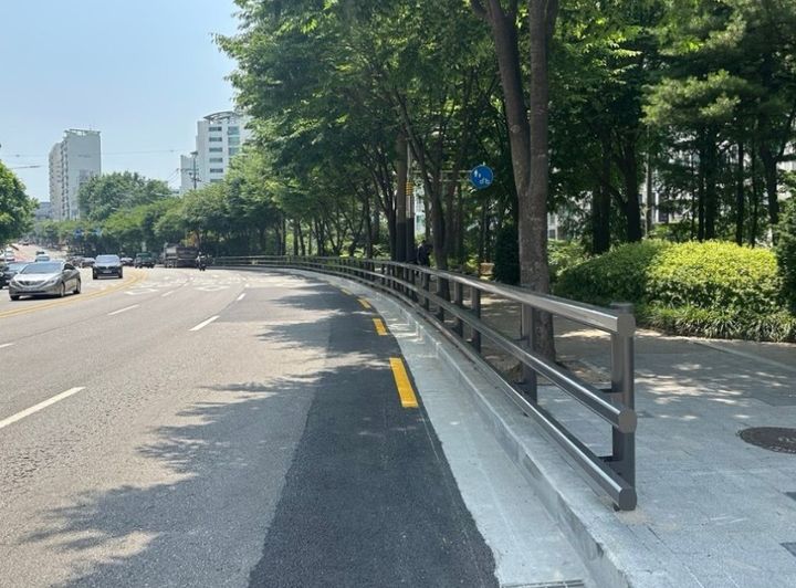 [서울=뉴시스] 양천구 장수공원 차량용 방호울타리. 2025.06.30 (사진 제공=서울시) photo@newsis.com *재판매 및 DB 금지