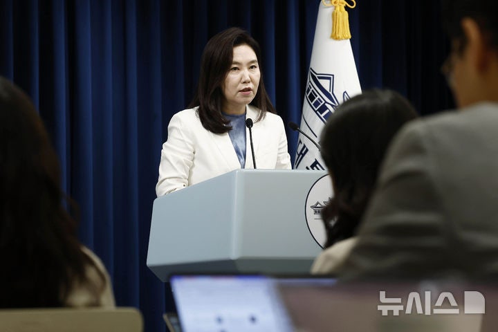 <b>대통령</b>실, '방송3법' 과방위 통과에 "국회 입법권 존중…방통위안, <b>지시</b>...