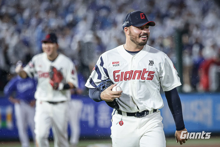 <b>롯데</b> 복덩이 <b>감보아</b>, KBO <b>6월 MVP</b> 선정…대체 외인 역대 2번째