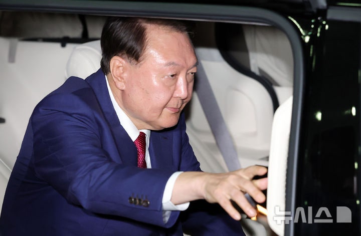'재구속 기로' <b>윤석열 구속영장 심사</b>, 비공개로 진행