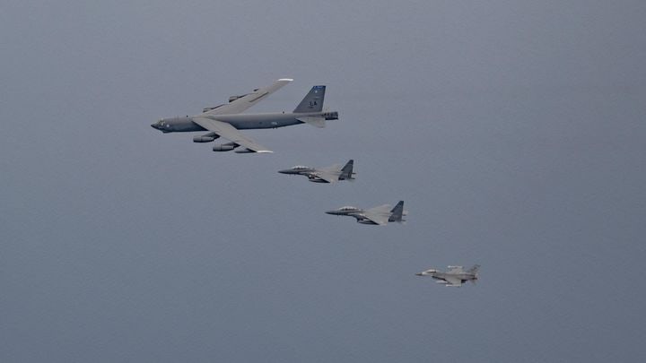 <b>한미일 공중훈련</b> 실시…B-52H 전략폭격기 전개
