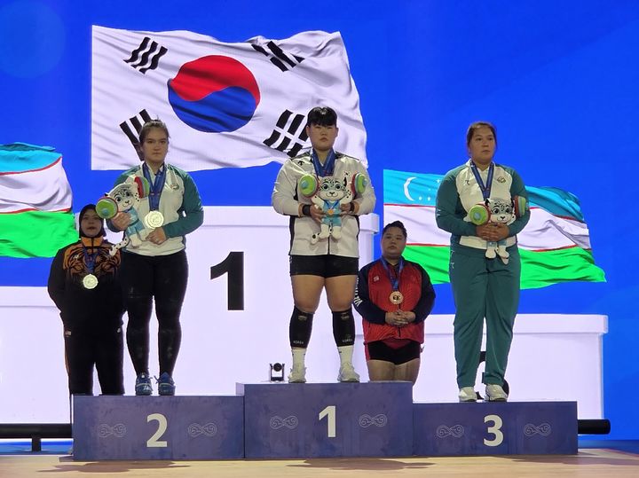 <b>역도</b> 이하은, 아시아주니어선수권 여자 최중량급 금메달 3개