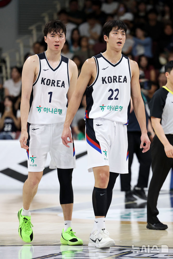 4년만에 뭉친 <b>여준석</b>·<b>이현중</b>…"형이 에너지 줬다"·"말 안해도 맞는 사...