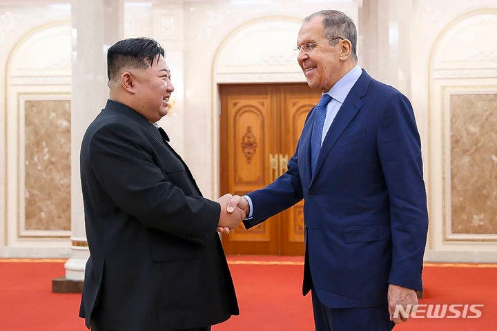 러 외무장관, <b>김정은</b> 만나 "<b>푸틴</b>, 가까운 시일 내 <b>접촉</b> 희망"(종합)