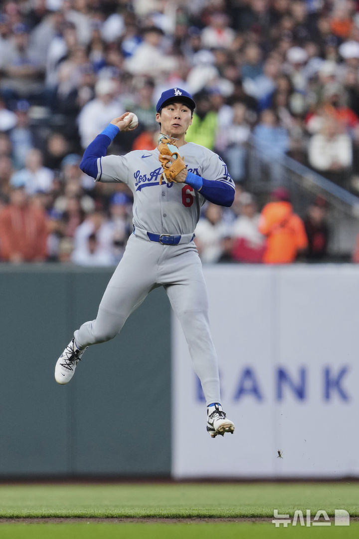 '절친' <b>이정후</b>·<b>김혜성</b>, MLB 두 번째 맞대결서 나란히 3안타 폭발
