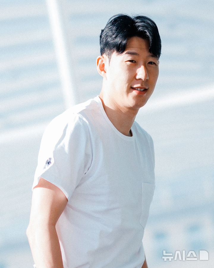 '<b>이적설</b>' <b>손흥민</b>, 새 시즌 위해 <b>토트넘</b> 복귀…"반가워 쏘니!"