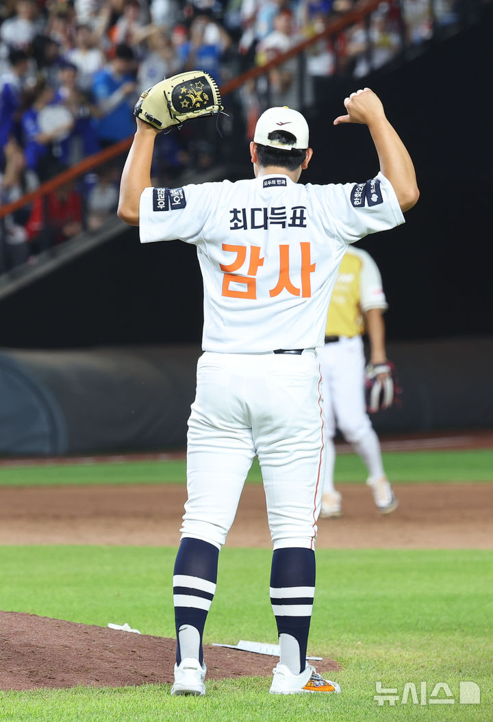 <b>올스타 최다득표</b> 감사 인사하는 <b>김서현</b>