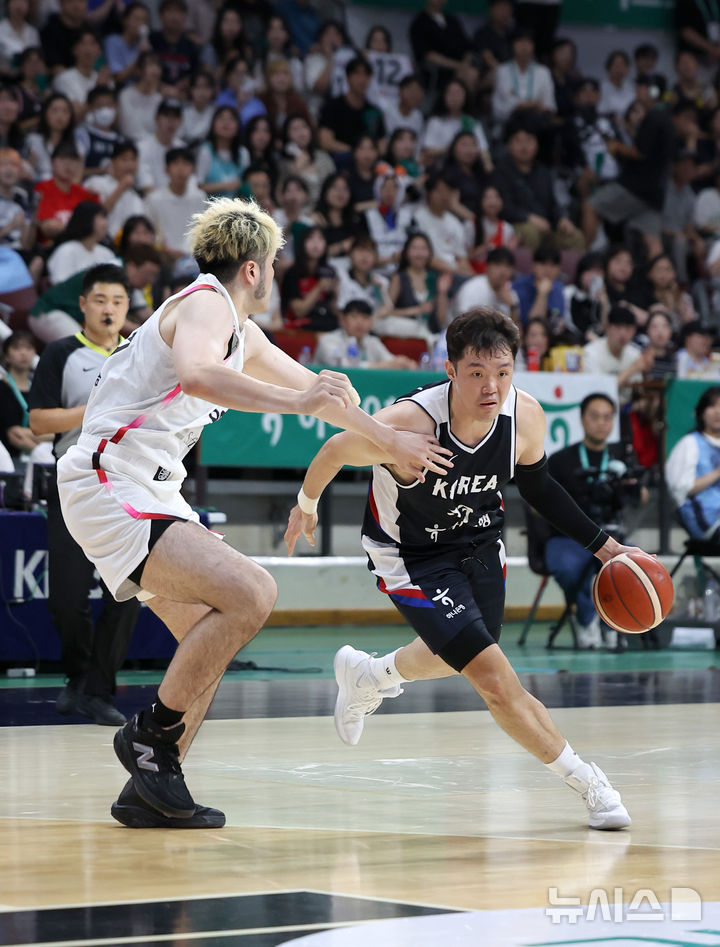 '이현중 19점 12리바운드' 한국 <b>농구</b>, 일본 84-69격파…<b>한일전</b> 전승