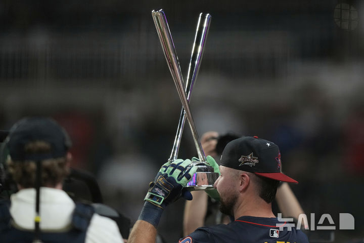 MLB <b>홈런</b> 선두 <b>롤리</b>, 카미네로 제치고 올스타 <b>홈런 더비</b>도 <b>우승</b>