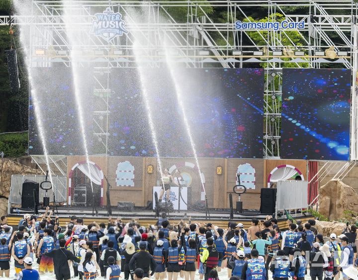폭염에 <b>캐리비안 베이</b> 방문객 25% 증가…2주간 10만명 돌파