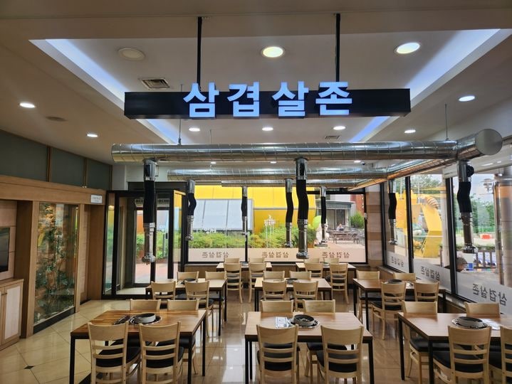 [칠곡=뉴시스] 칠곡(서울)휴게소 삼겹살 존 조성. (사진=칠곡휴게소 제공) 2025.07.16 photo@newsis.com *재판매 및 DB 금지