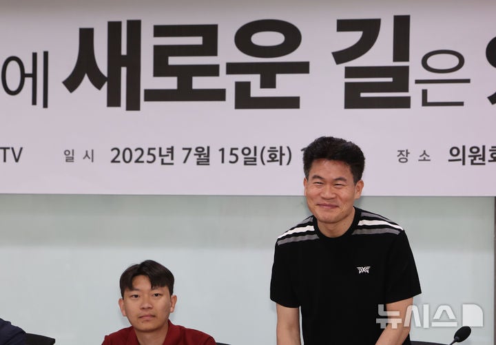 송언석, <b>전한길 국힘 입당 논란</b>에 "개인 입당에 호들갑 떨 것 없어"