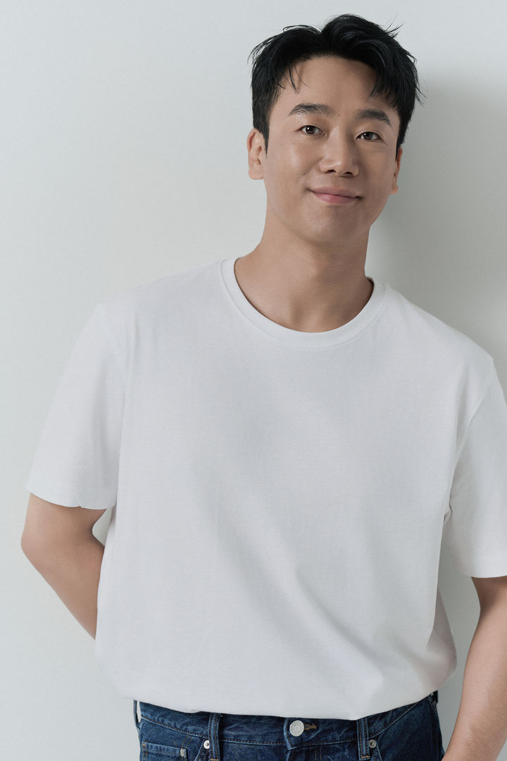 <b>김남희</b>, 이용진 소속사 <b>스토리나인웍스</b> 동행