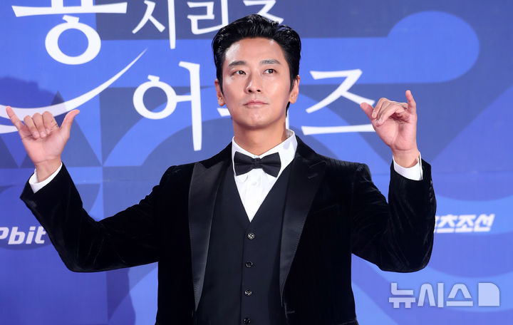 '폭싹 속았수다' 청룡시리즈 대상…아이유 여우<b>주연상</b>