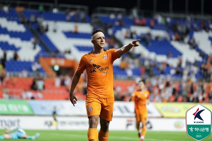 K리그1 <b>전북</b>, <b>포항</b>에 3-2 <b>역전승</b>…기성용 빛바랜 데뷔전(종합)