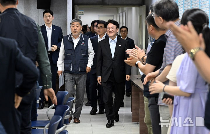 <b>김민석 총리</b>, 양대노총 간담회…"새로운 <b>대화</b>·협력 체제 만들어야"(종...