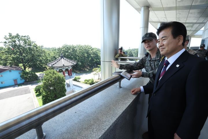 <b>정동영</b> 통일부 장관, 판문점 찾아 <b>남북 연락채널</b> 점검 [뉴시스Pic]