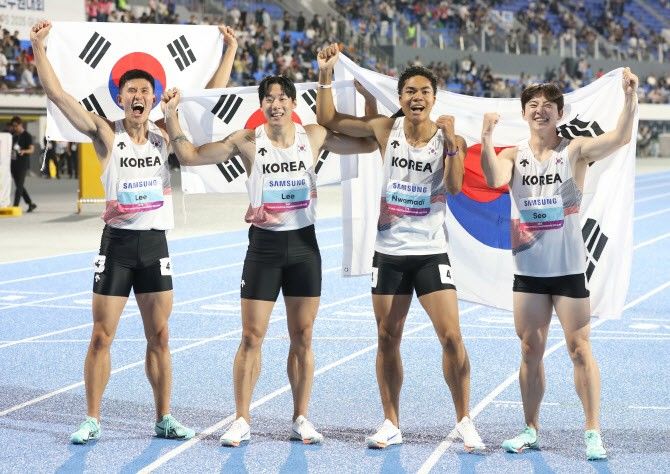 한국 <b>육상</b> <b>남자</b> 400m <b>계주</b>, 하계U대회 <b>우승</b> '38초50'